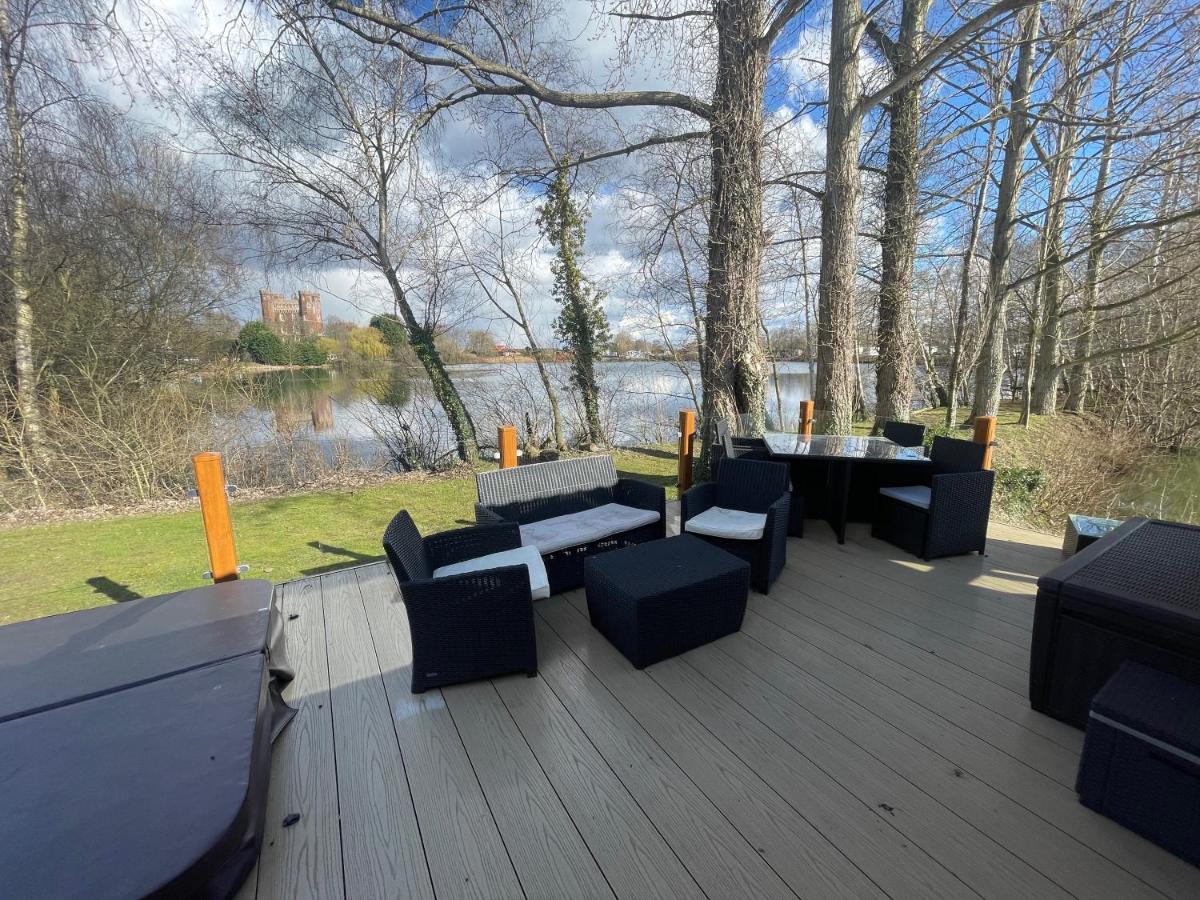 Rudd Lake Luxury Lakeside Lodge With Fishing & Hot Tub@Tattershall Bagian luar foto