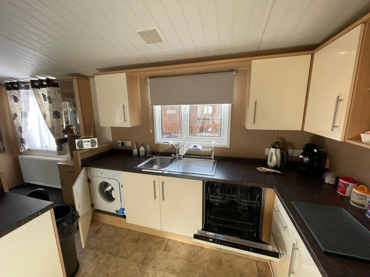 Rudd Lake Luxury Lakeside Lodge With Fishing & Hot Tub@Tattershall Bagian luar foto