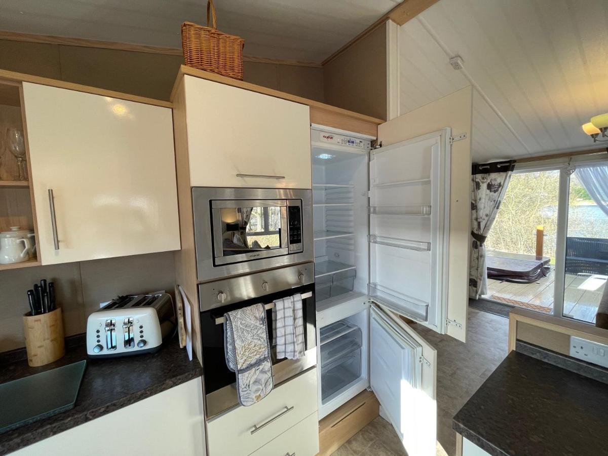 Rudd Lake Luxury Lakeside Lodge With Fishing & Hot Tub@Tattershall Bagian luar foto