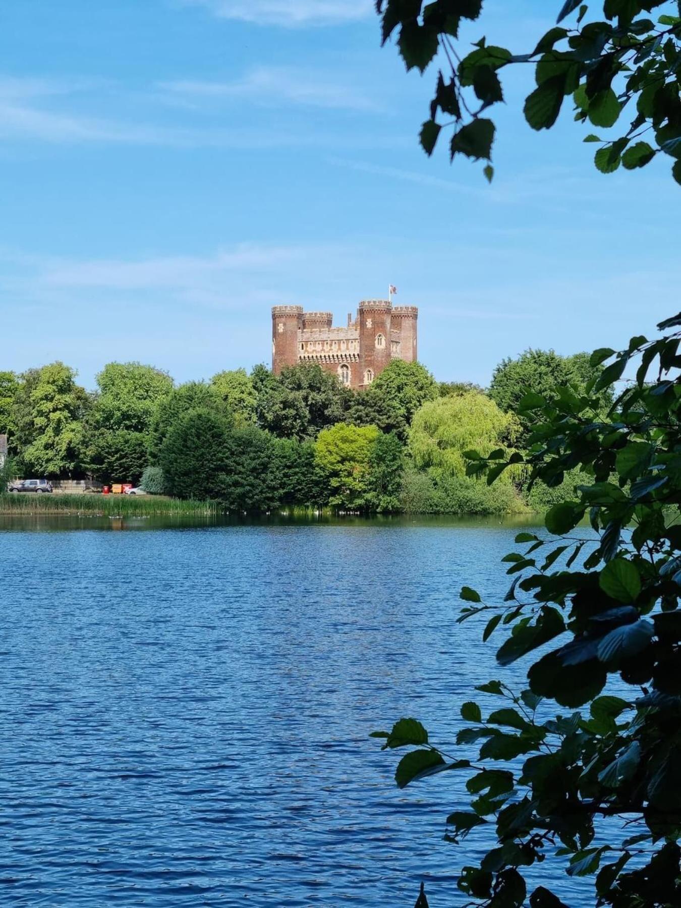 Rudd Lake Luxury Lakeside Lodge With Fishing & Hot Tub@Tattershall Bagian luar foto